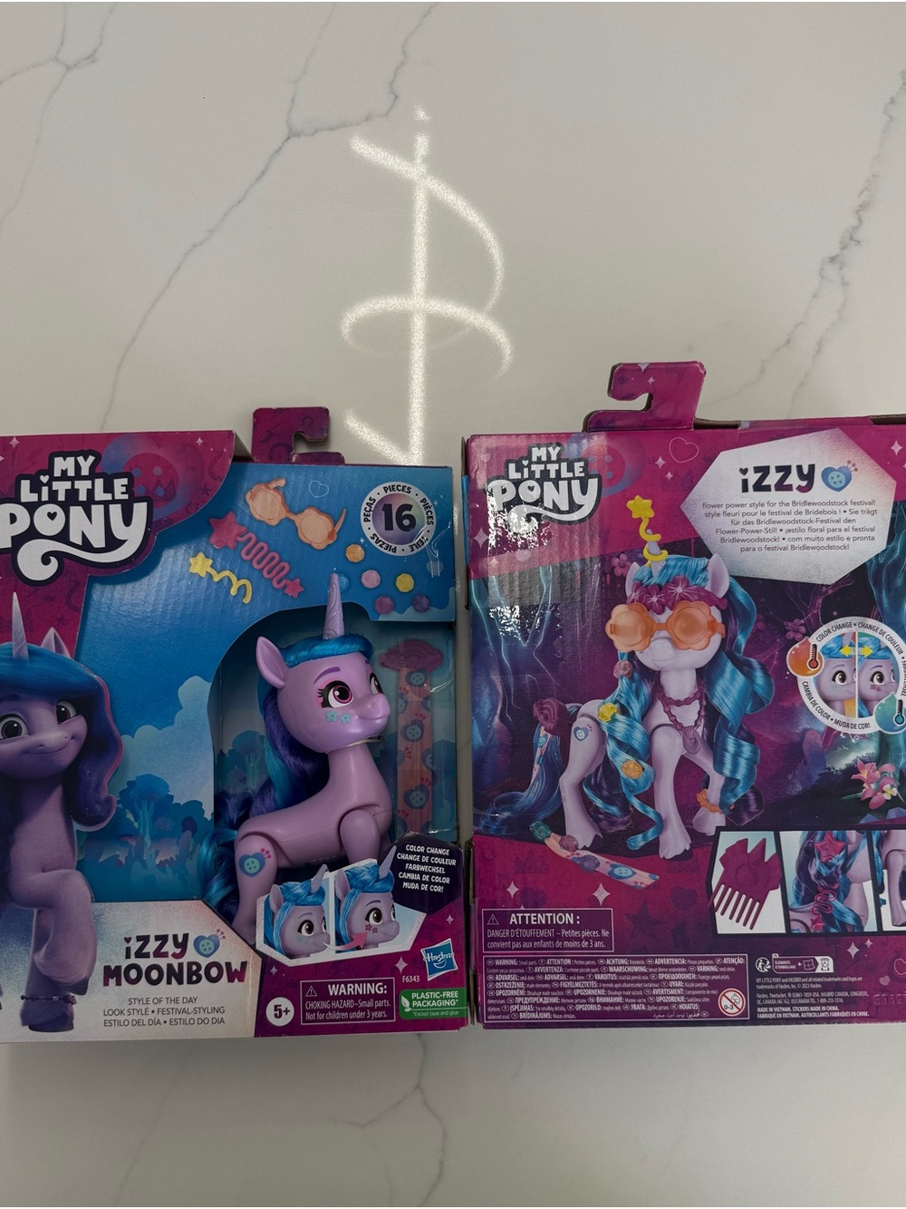 My Little Pony Izzy Moonbow Purple Pony Fashion Playset